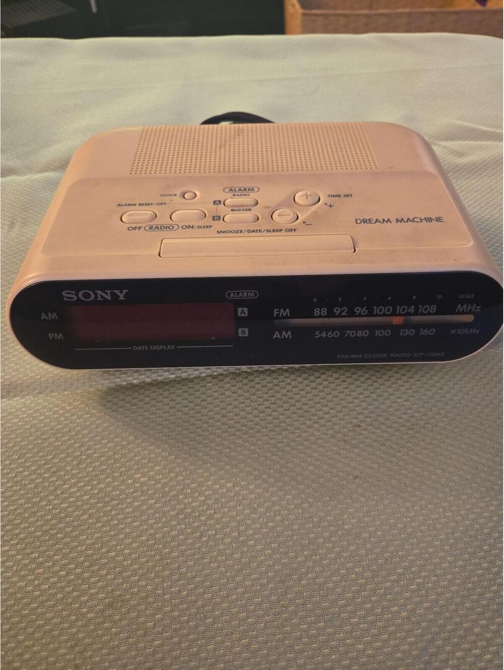 Sony Dream Machine ICF-C243 FM/AM Clock Radio Vintage White